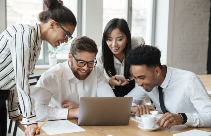 40 Kata-kata Perpisahan untuk Teman Kerja yang Menyentuh Hati