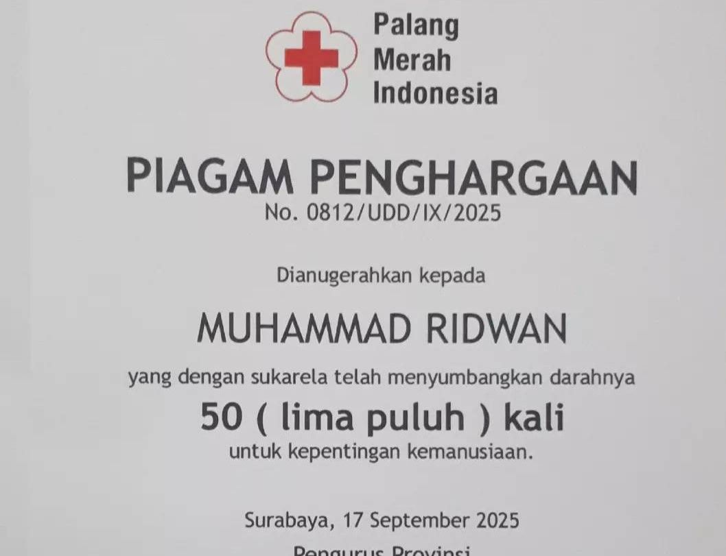 Keren! Pria Ini Dapat Piagam Penghargaan dari PMI Setelah Donor Darah 50 Kali