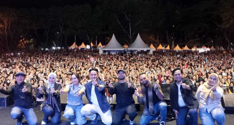 Ribuan Warga Ramaikan Opening Lamsel Fest 2025