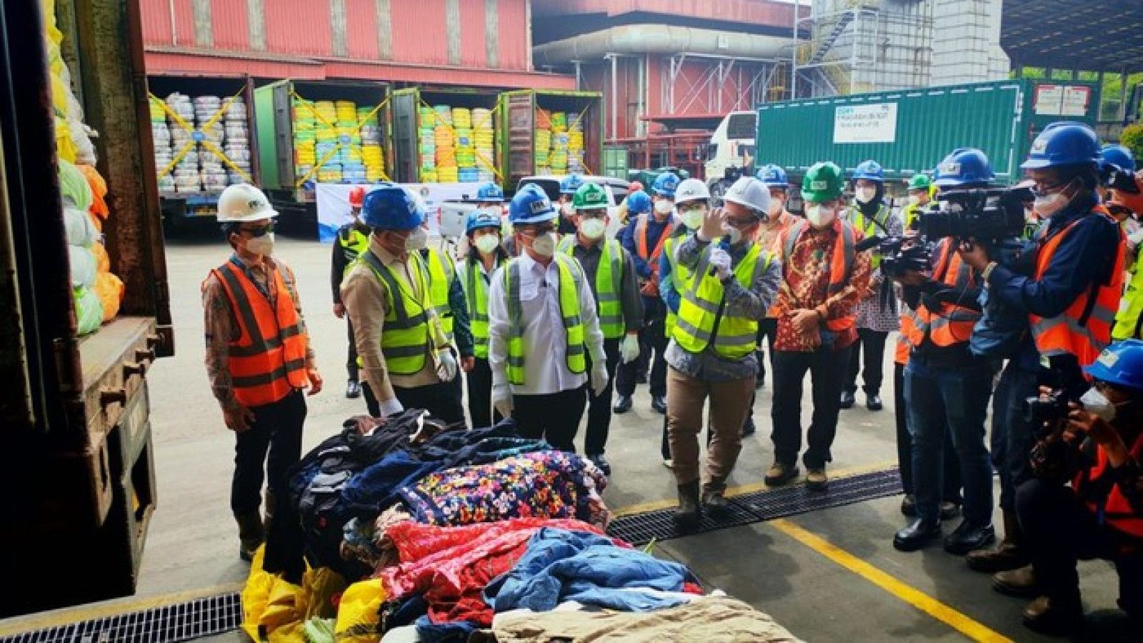 Pemusnahan Pakaian Impor Bekas di Bandung: Langkah Tegas Kementerian Perdagangan