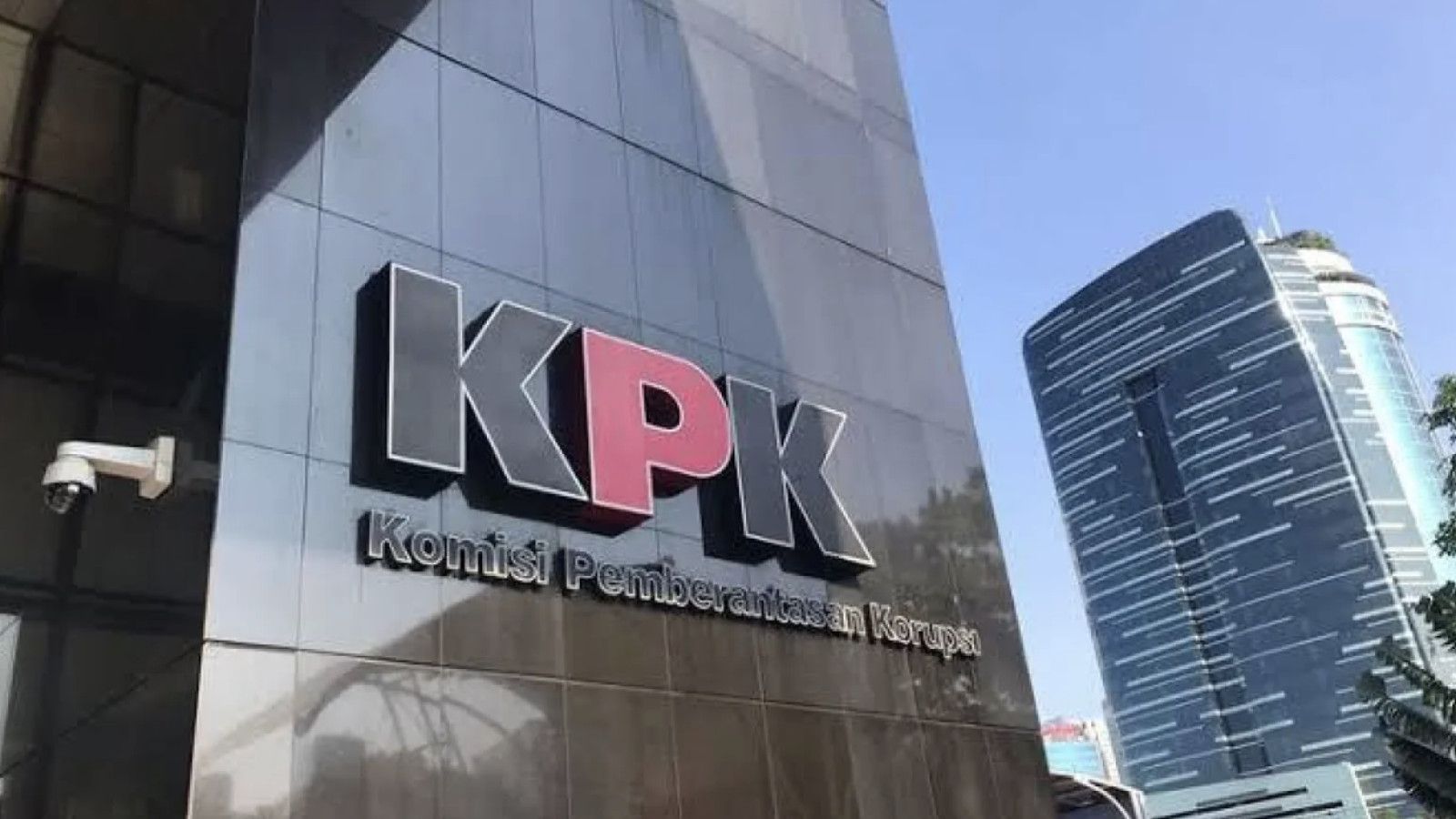 Penggeledahan KPK di Ponorogo: Dua Mobil Mewah dan Berbagai Aset Disita