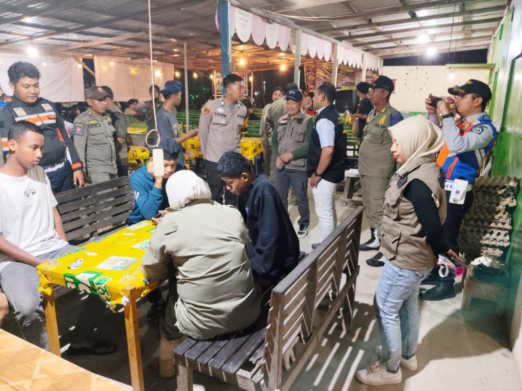 Stop Keluyuran! Bhabinkamtibmas Bontang Kuala Jaring Pelajar di Malam Hari