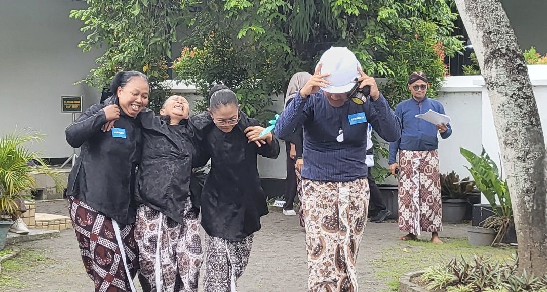 Momen 80 Abdi Dalem Keraton Yogyakarta Gelar Pelatihan Kesiapsiagaan Kebakaran untuk Abdi Dalem