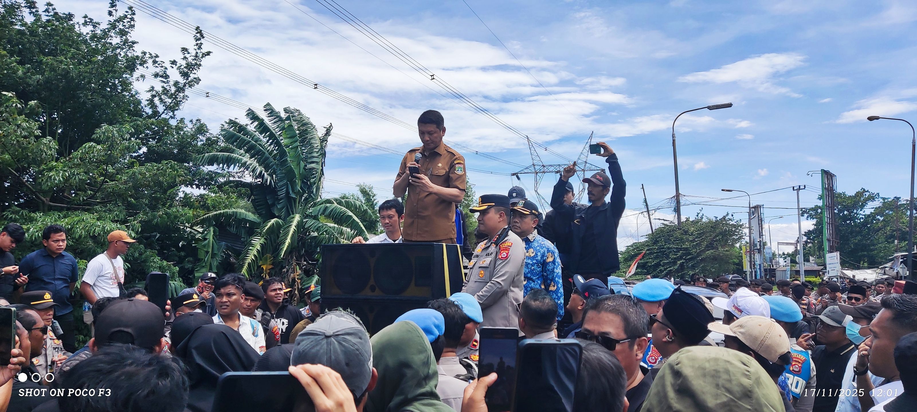 Kehadiran Sekda Banten Ditolak Masyarakat Bojonegara Saat Aksi Unjuk Rasa