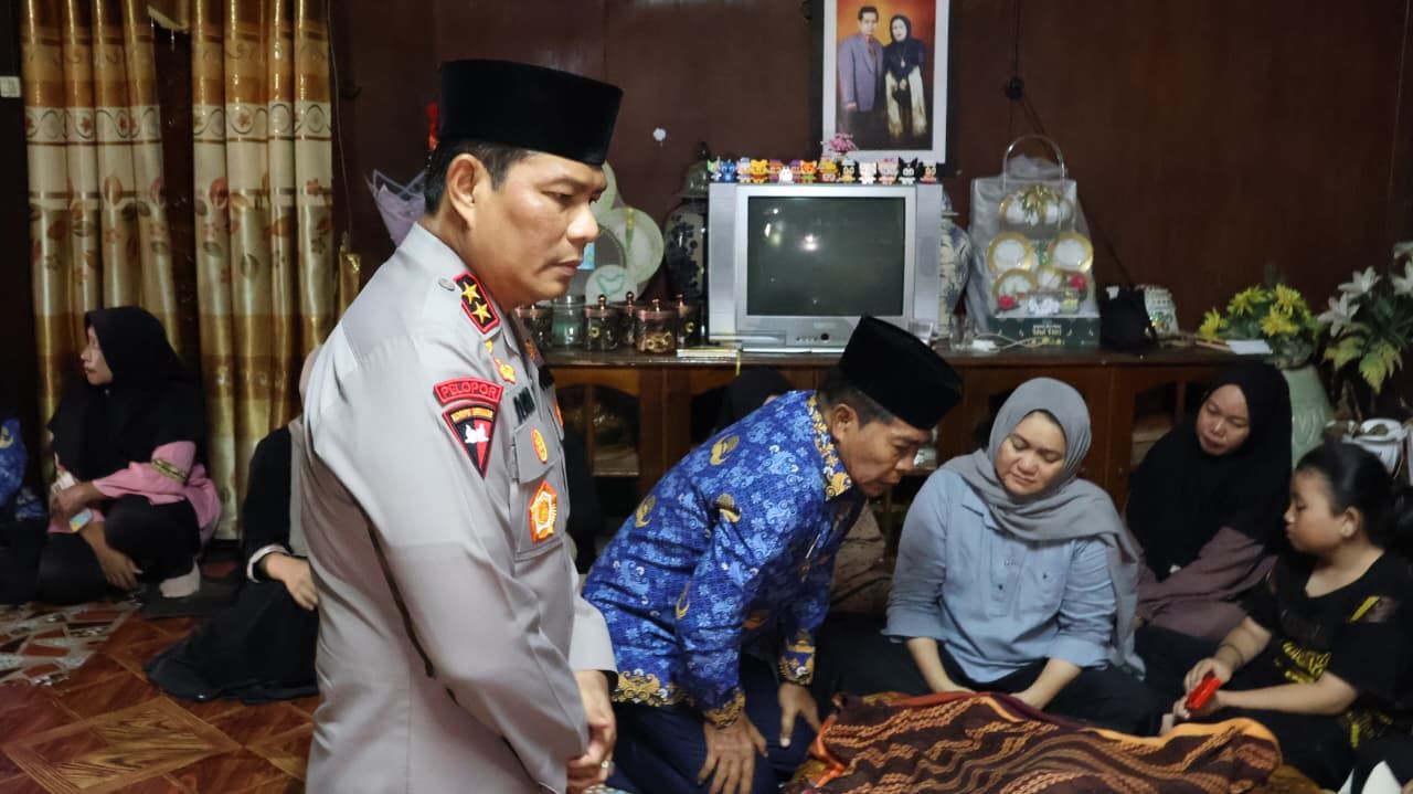 Kapolda Kaltara Berkunjung ke Kediaman Almarhum H. Abdul Djalil Fatah, Ketua FKUB Prov. Kaltara