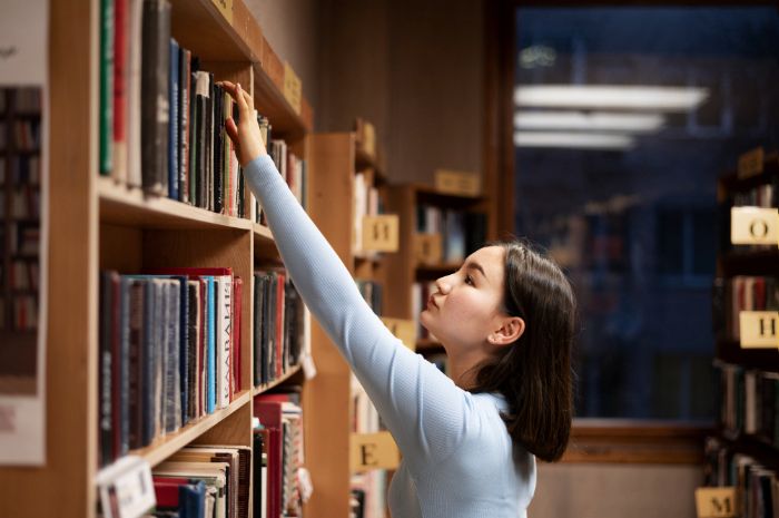 Resensi Novel: Pengertian, Struktur, Unsur, dan Contohnya