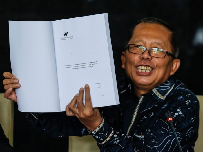 Tuduhan Ijazah Palsu Bikin Hakim MK Arsul Sani Pamer Dokumen Asli Depan Media, Nggak Mau Lapor Balik
