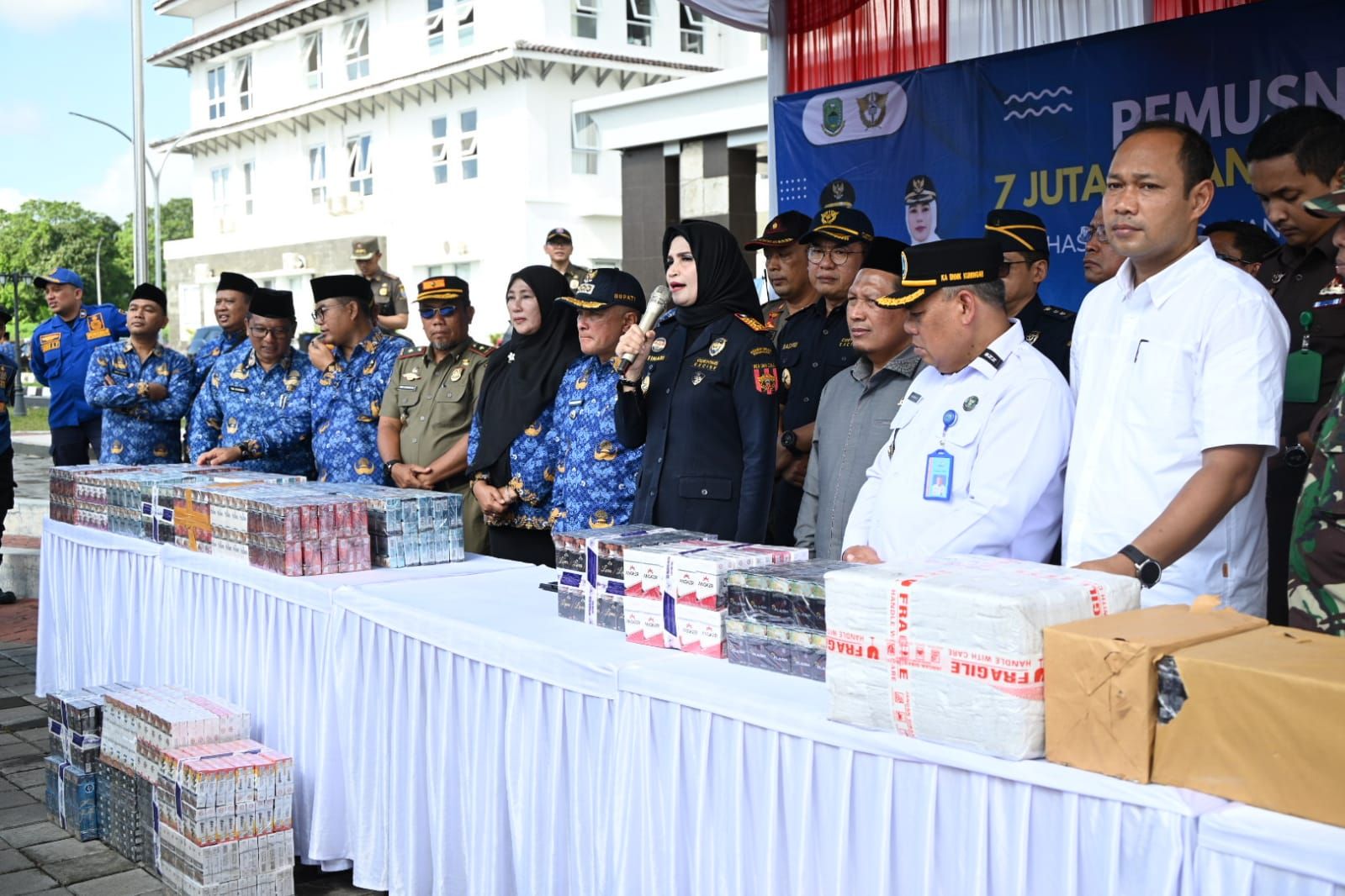 Pemkab Kuningan dan Bea Cukai Musnahkan Jutaan Batang Rokok Ilegal Hasil Penindakan Ciayumajakuning