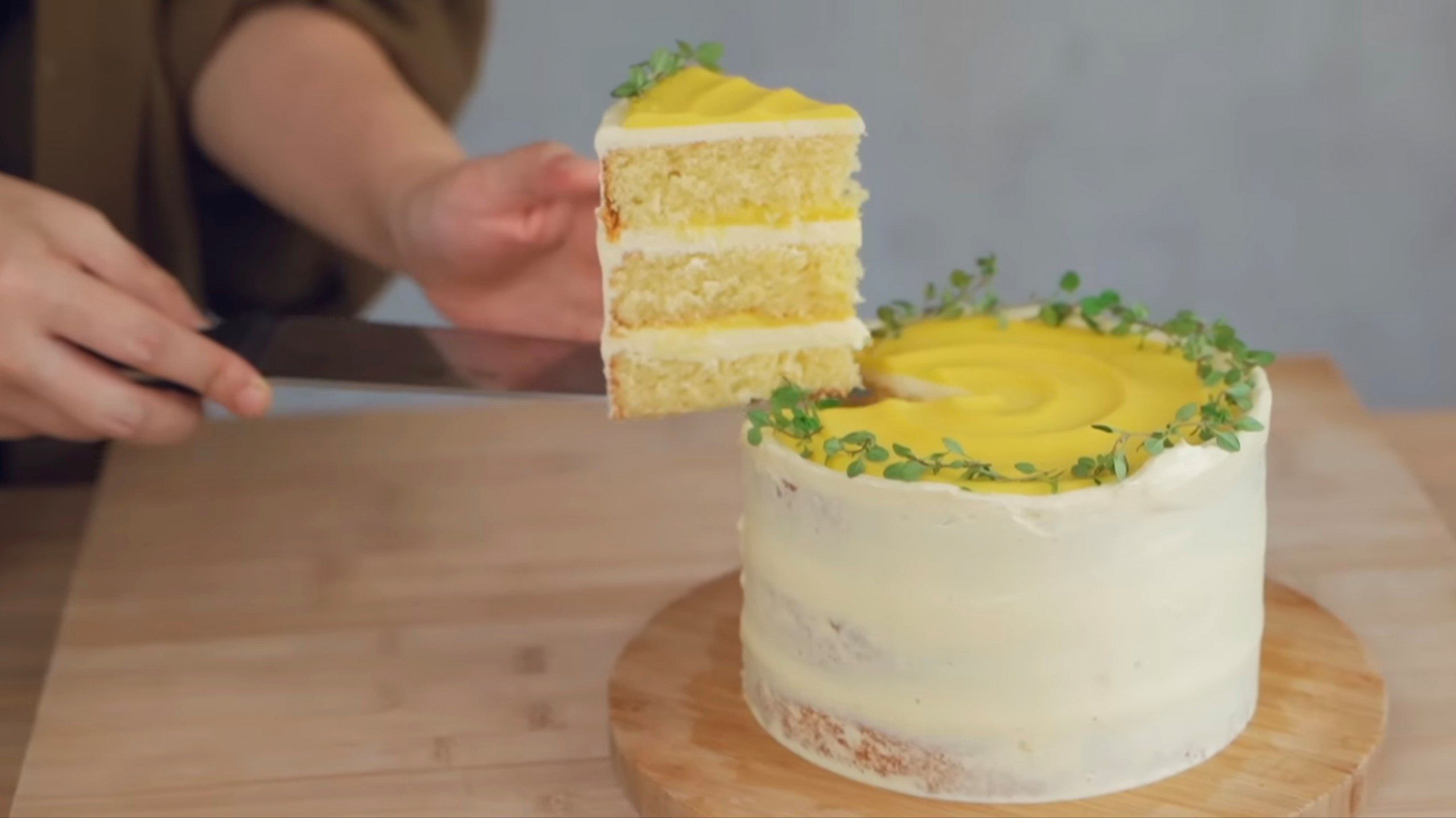 Cara Membuat Lemon Layer Cake yang Enak, Lembut, dan Segar