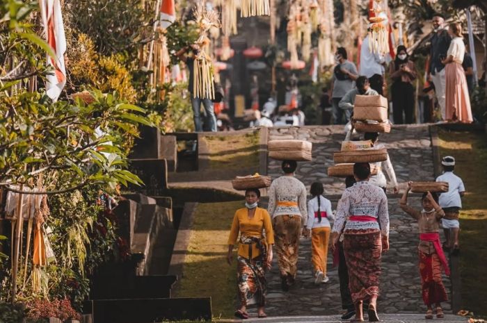 Makna Hari Raya Galungan Bali 2025: Filosofi, Jadwal, dan Rangkaian Perayaannya