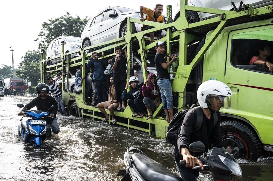 Hati-Hati! Ini 4 Tips Aman Motor Matic Terobos Banjir