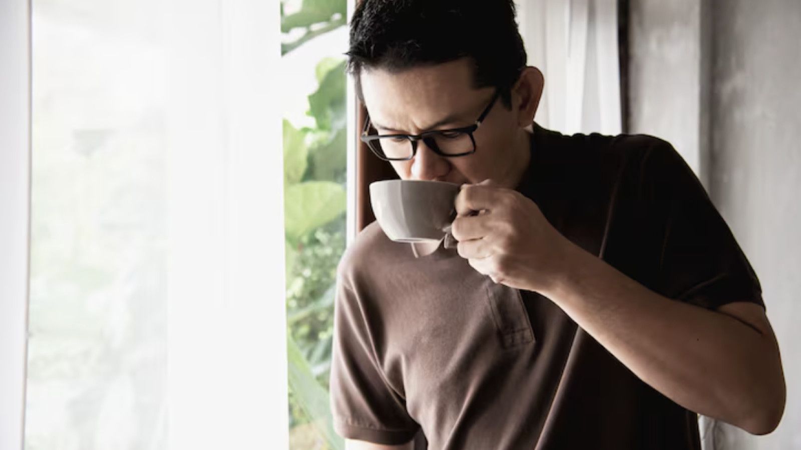 Risiko Kesehatan Mengkonsumsi Kopi Terlalu Pagi dan Cara Aman Meminumnya