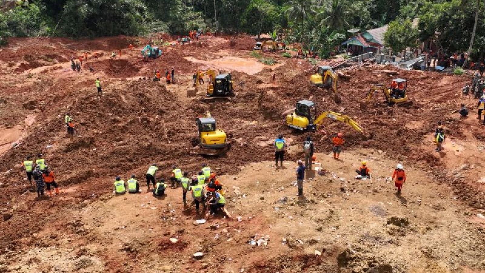 Tim SAR Evakuasi Korban Longsor di Cilacap, Total 20 Tewas