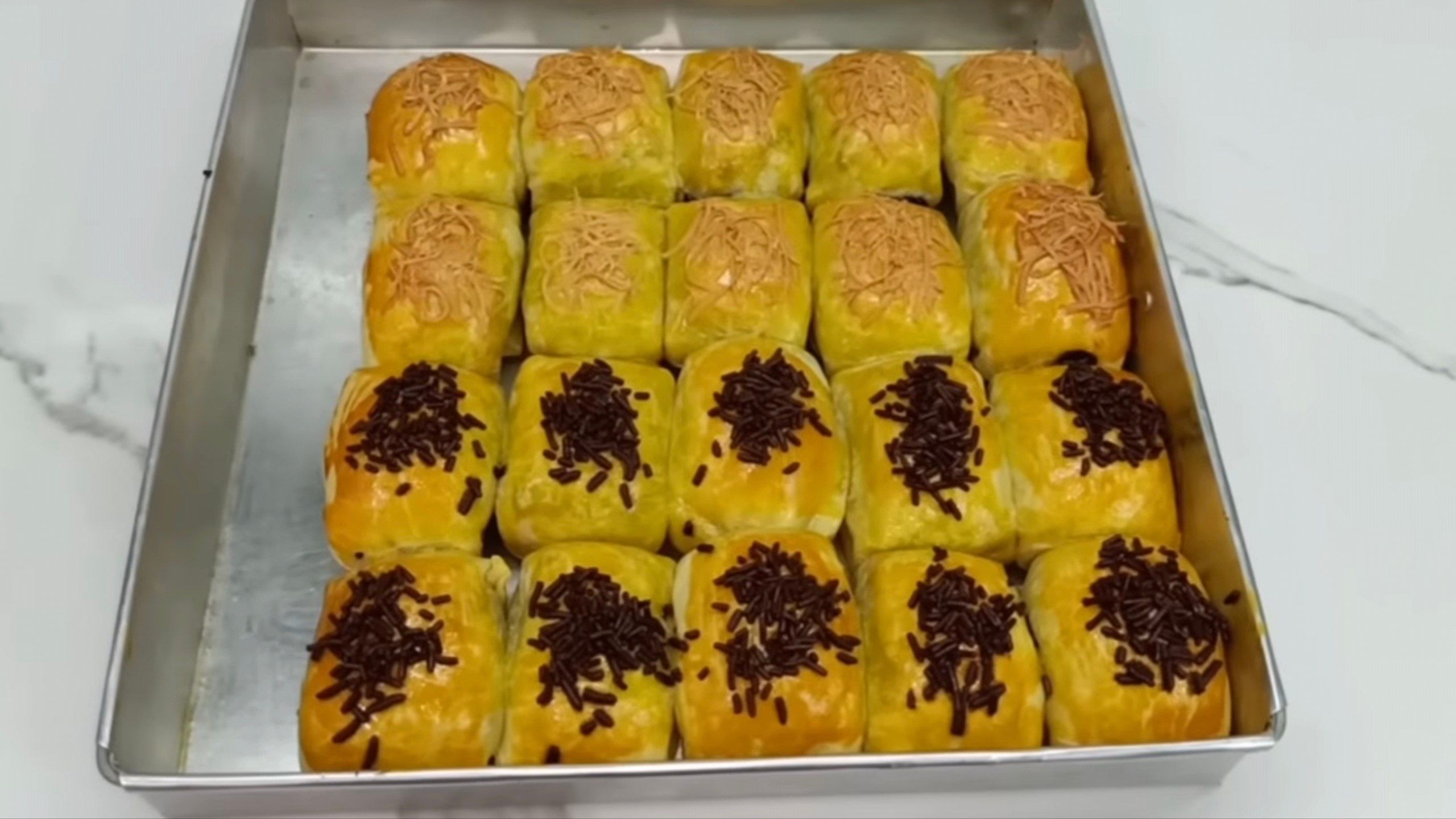 Resep Bolen Pisang Coklat Keju yang Lembut dan Lezat, Cocok untuk Camilan