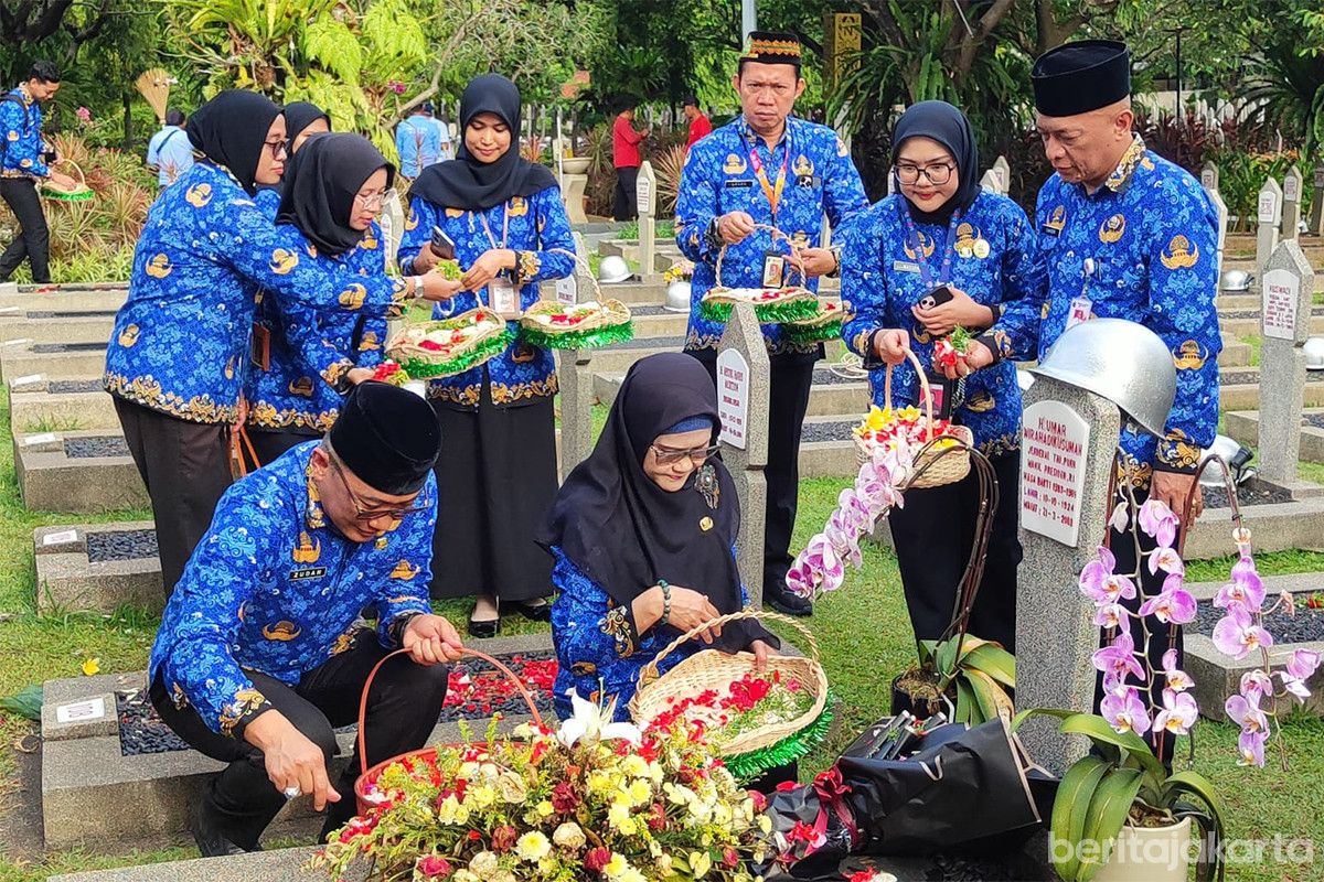 KORPRI Gelar Ziarah dan Tabur Bunga di TMP Kalibata Peringati HUT ke-54