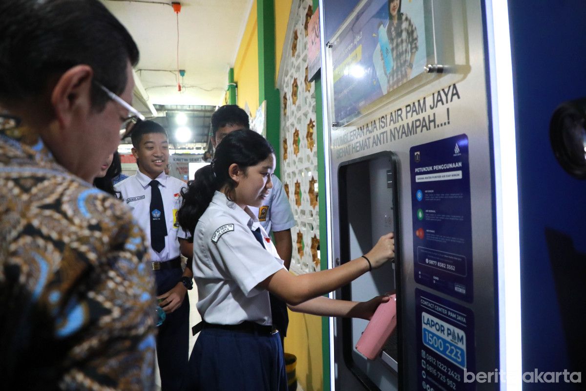 Pramono Dorong Perluasan Mesin Water Purifier di Sekolah