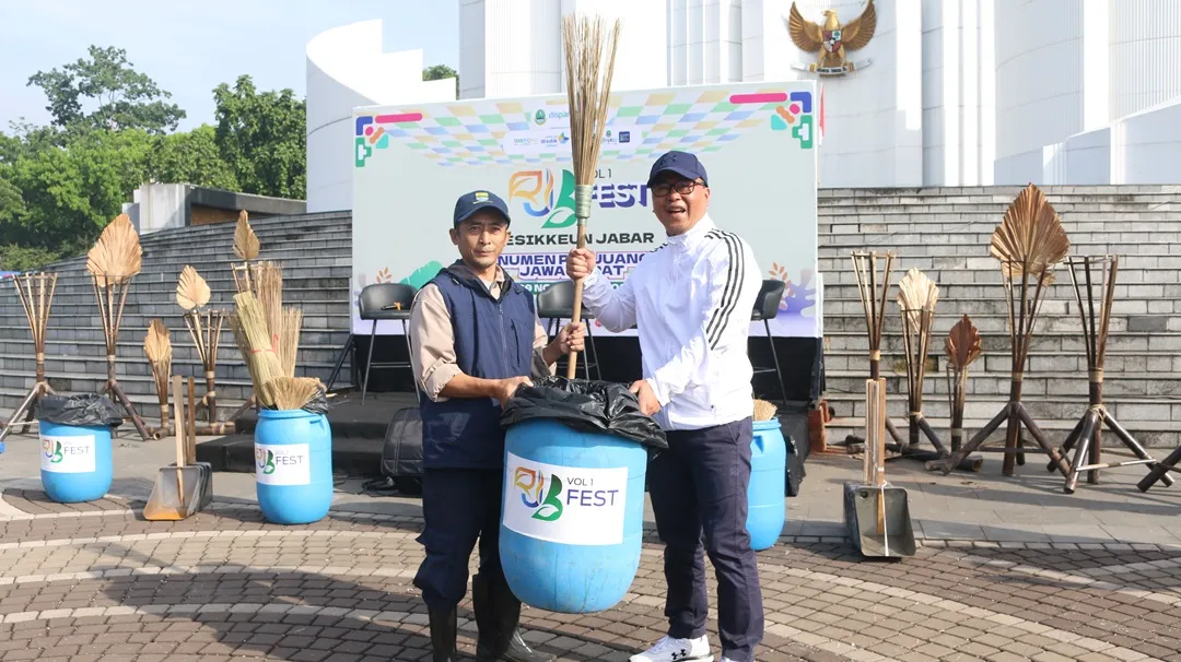 Ratusan Peserta Turun ke Monpera untuk Dukung Gerakan Resikkeun Jabar