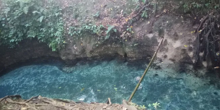 Wisata Aer Konde, Permandian Dengan Warna Biru Seperti Samudera