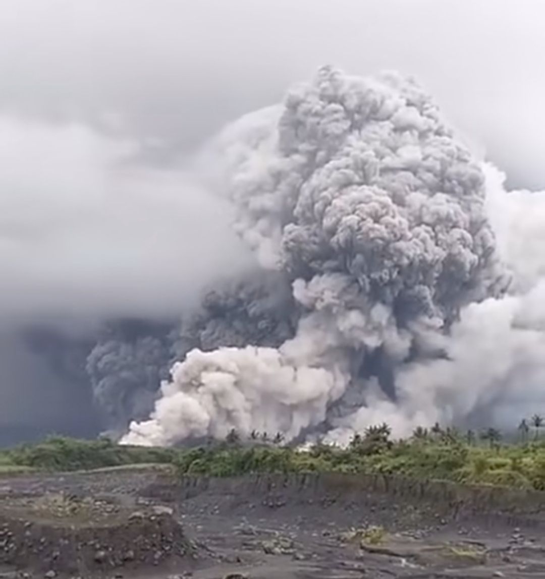 Penutupan Akses Jalan Malang - Lumajang Usai Erupsi Gunung Semeru