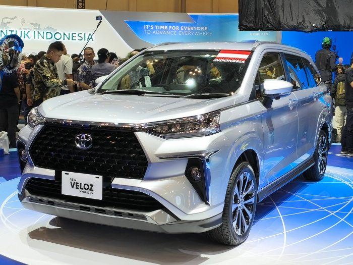 Toyota New Veloz Hybrid Debut di GJAW 2025 Rp299 Juta, Baterai Bisa Terisi Otomatis