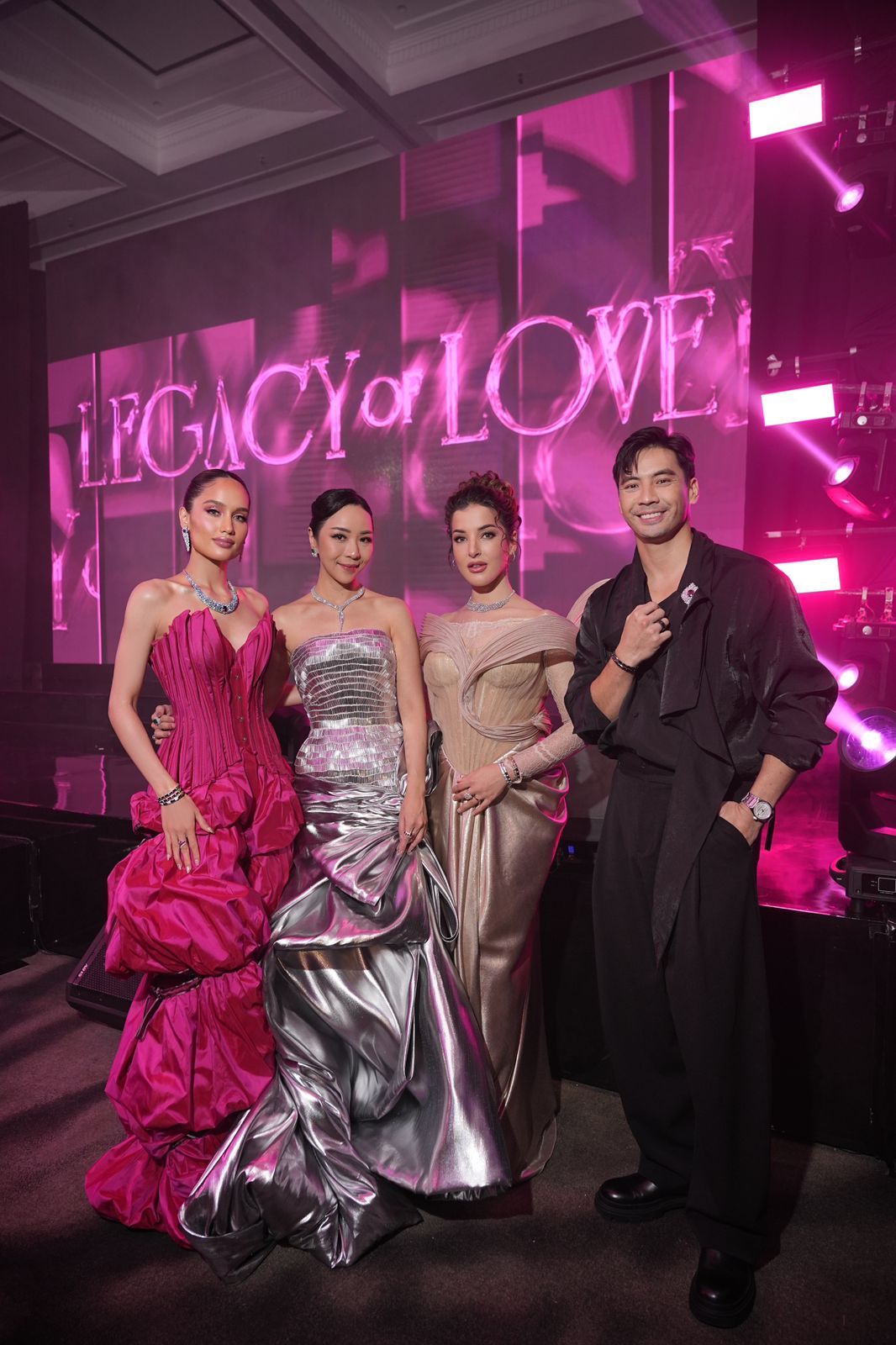 Cinta Laura Jadi Wajah Baru Perhiasan Berlian Mewah, Elegan dan Powerful!