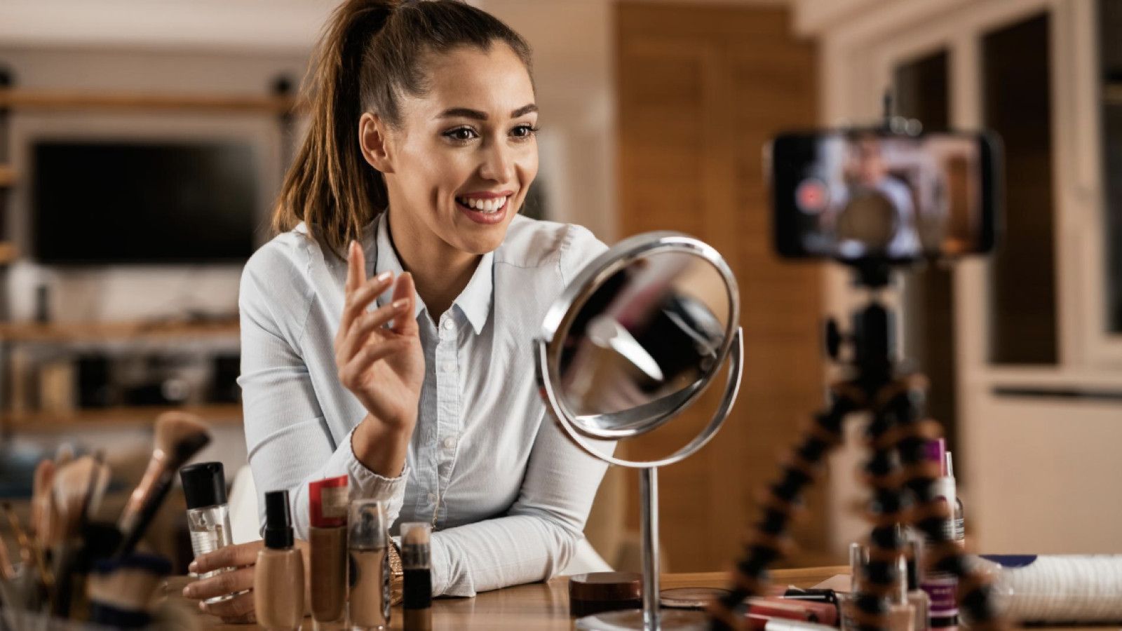 Pengaruh Influencer di Era Digital: Menciptakan Kepercayaan dan Koneksi Emosional
