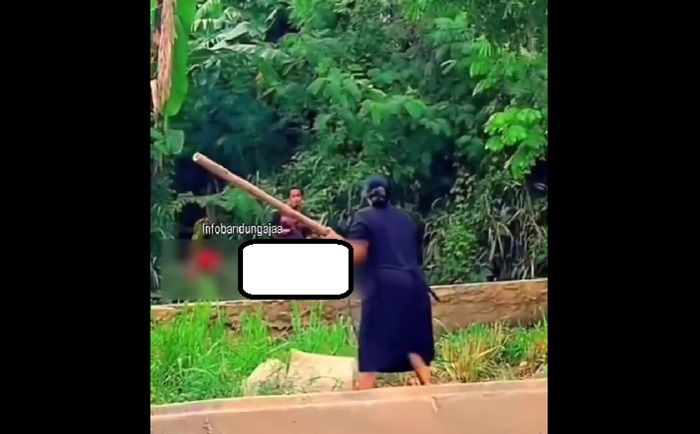 Viral Aksi Emak-emak Bawa Kayu Usir Pria yang Pamer Kelamin di Bekasi, Pelaku Ternyata ODGJ