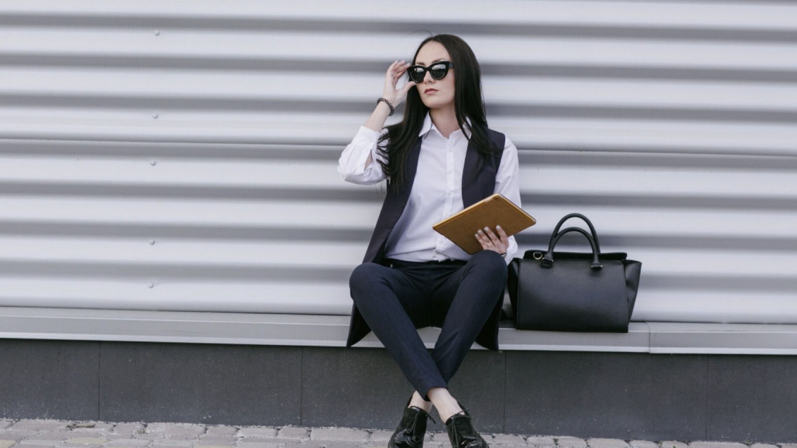 Investasi Fashion: Item Wajib yang Tak Lekang oleh Waktu