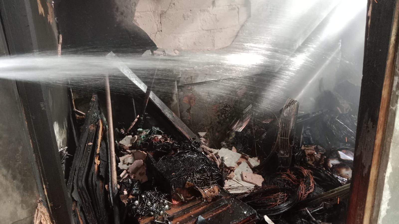 Gudang Rumah Warga Loktuan Terbakar, Warga Sempat Panik