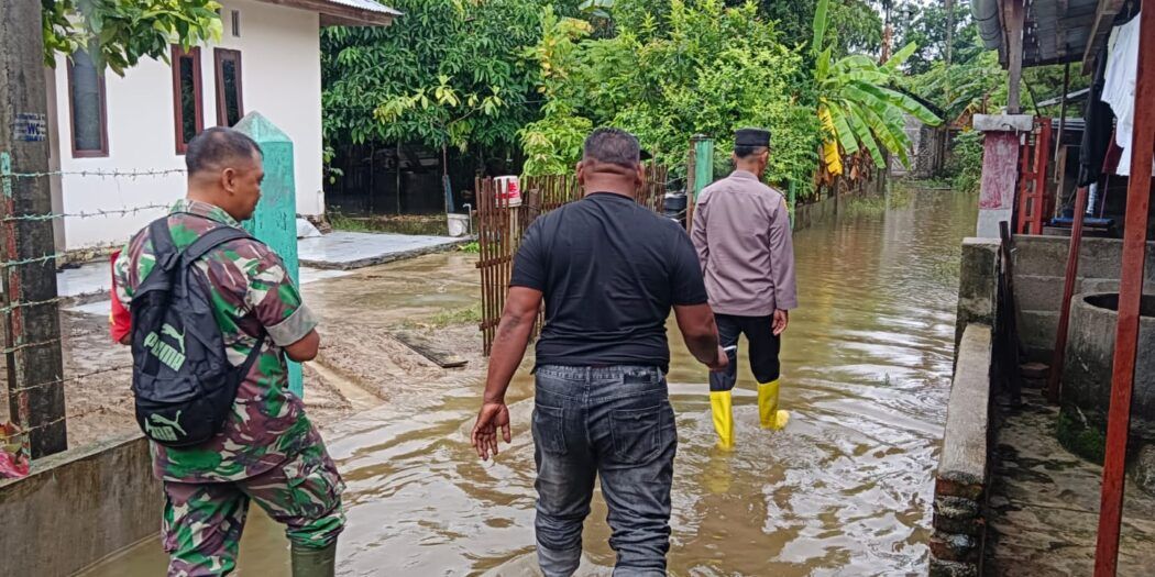 Hujan Deras, 189 KK di Muara Batu Terendam Genangan: Polsek & Muspika Turun Tangan