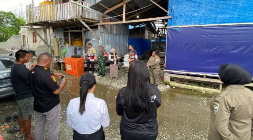 Tindaklanjuti Laporan Warga, Tim Gabungan Evaluasi Kandang Ayam di Tengah Permukiman Busiri Ujung