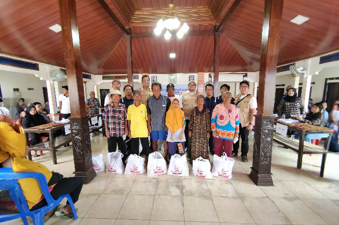 Aktivis 98 Resolution Network Gelar Bagi-bagi Sembako di Sukoharjo Bertajuk Warga Peduli Warga