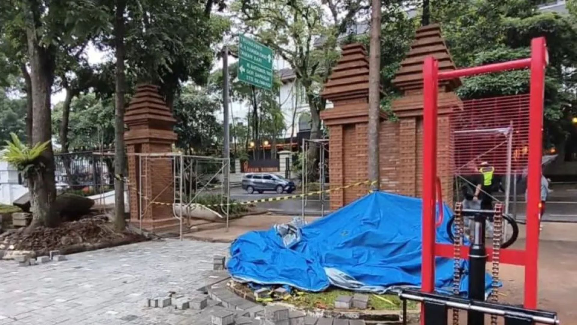 Pengamat: Rp3,9 Miliar untuk Gerbang Gedung Sate Bukan Jawaban atas Masalah Ekonomi Warga