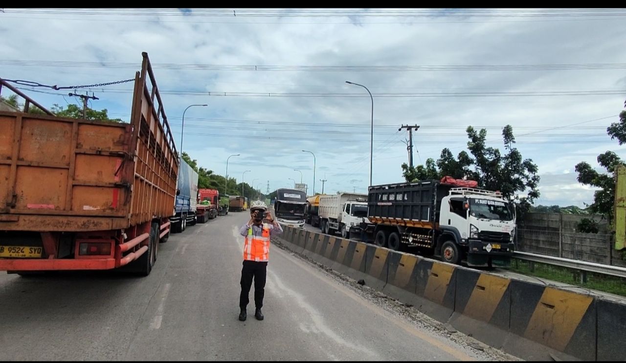 Solusi Kemacetan Akibat Truk ODOL Bupati Serang Usul Pelebaran Jalan di Bojonegara-Puloampel Ke Menteri PU