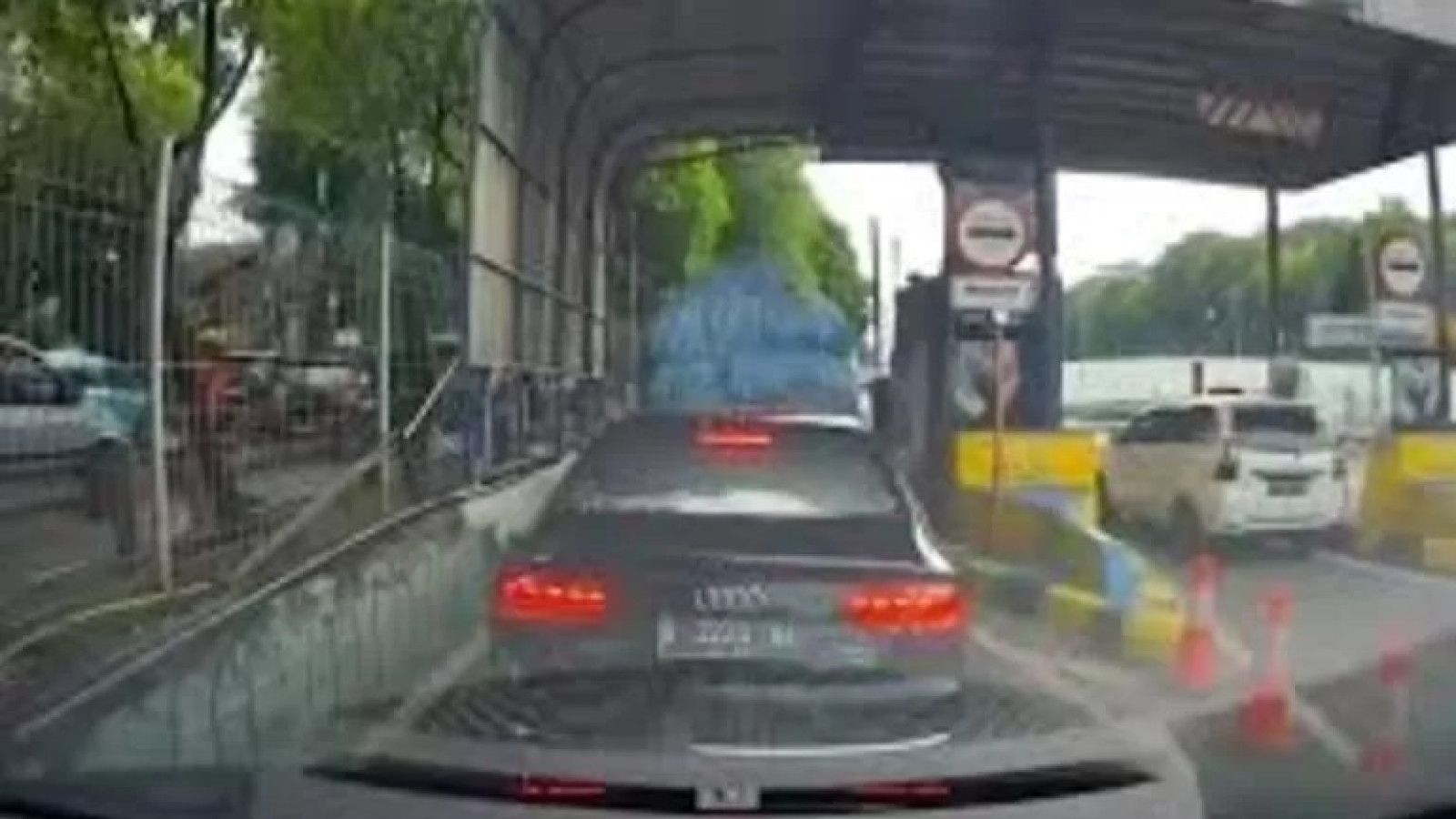 Sopir Mewah Menerobos Gerbang Tol Simatupang, Diketahui Alami Depresi
