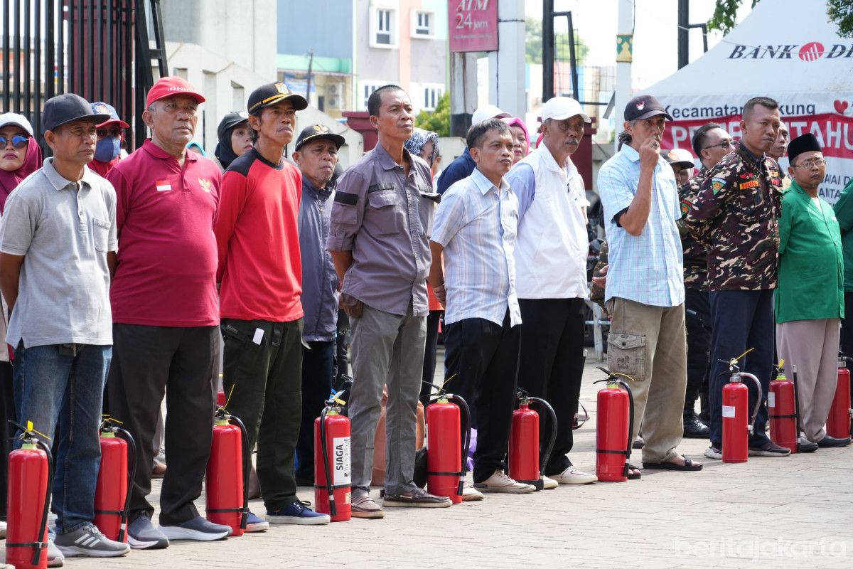 Cakung Deklarasikan GEMPAR, Warga Didorong Miliki APAR