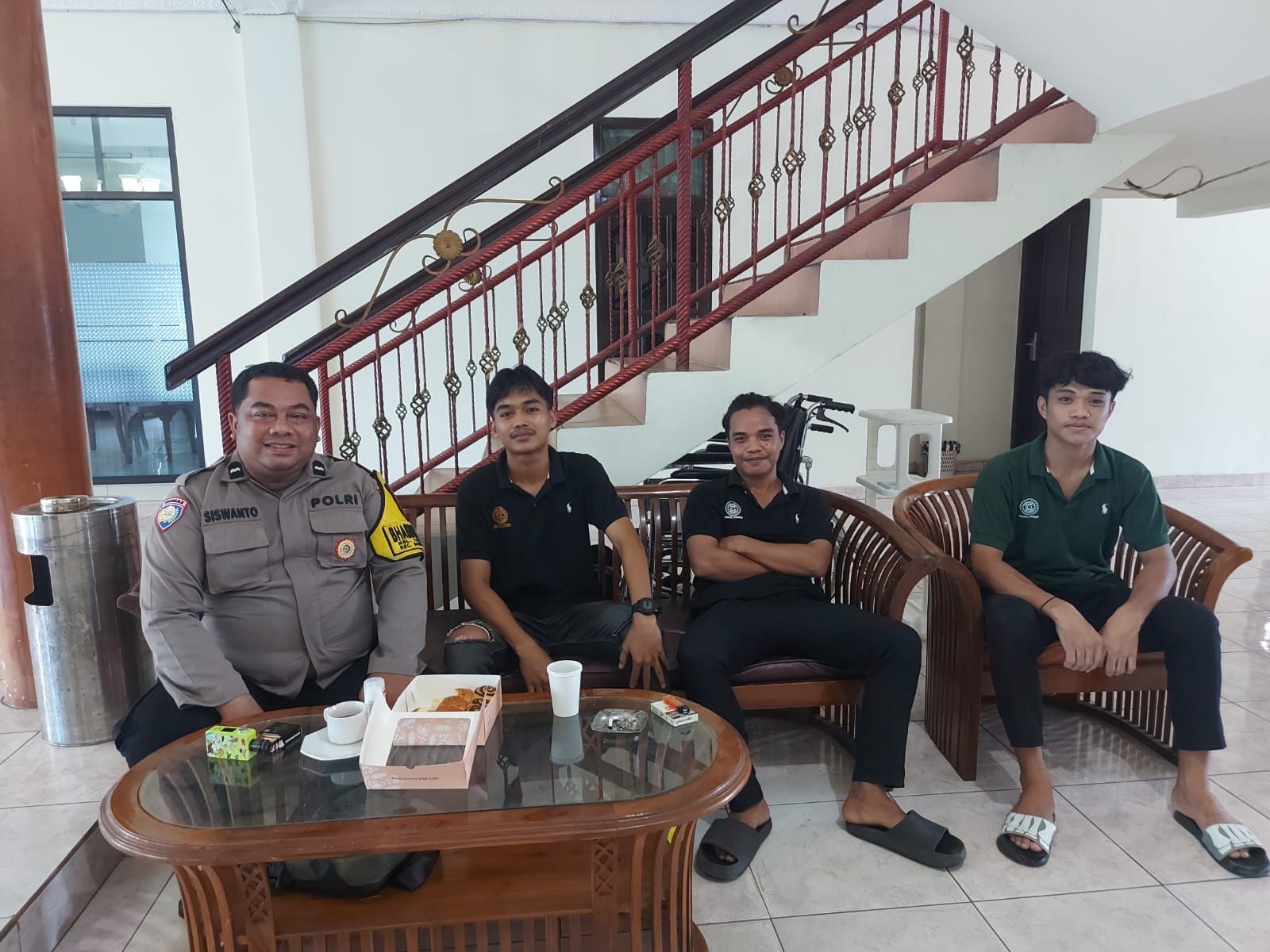 Bhabinkamtibmas Tanjung Laut Ajak Pegawai Hotel Akbar Jadi Mata dan Telinga Polisi