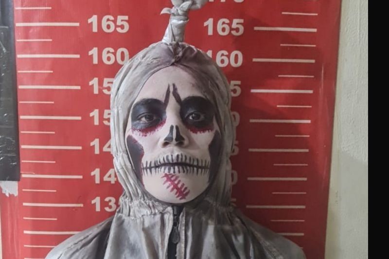 Bikin Emak-emak Pingsan, Polisi Amankan 3 Pengamen Berkostum Pocong!