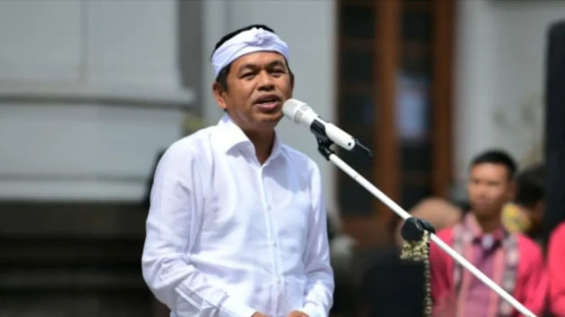 Gubernur Dedi Mulyadi Dorong Pembangunan Lapangan Sepak Bola Profesional di Tiap Kecamatan Jabar