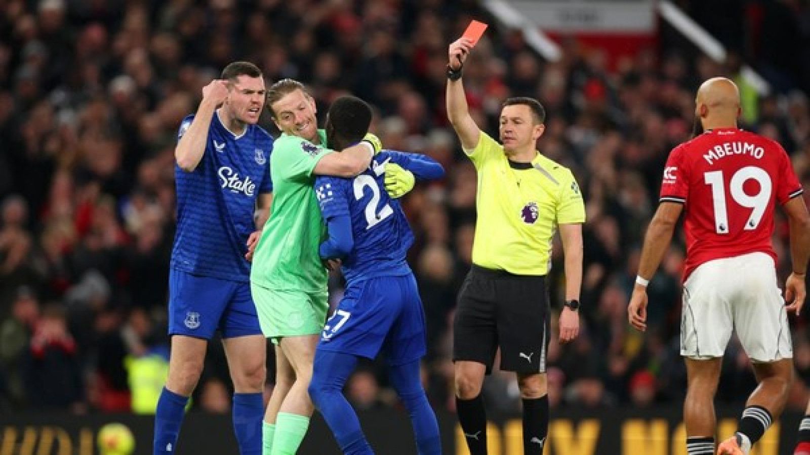 Insiden Kontroversial Menghiasi Kemenangan Everton atas Manchester United