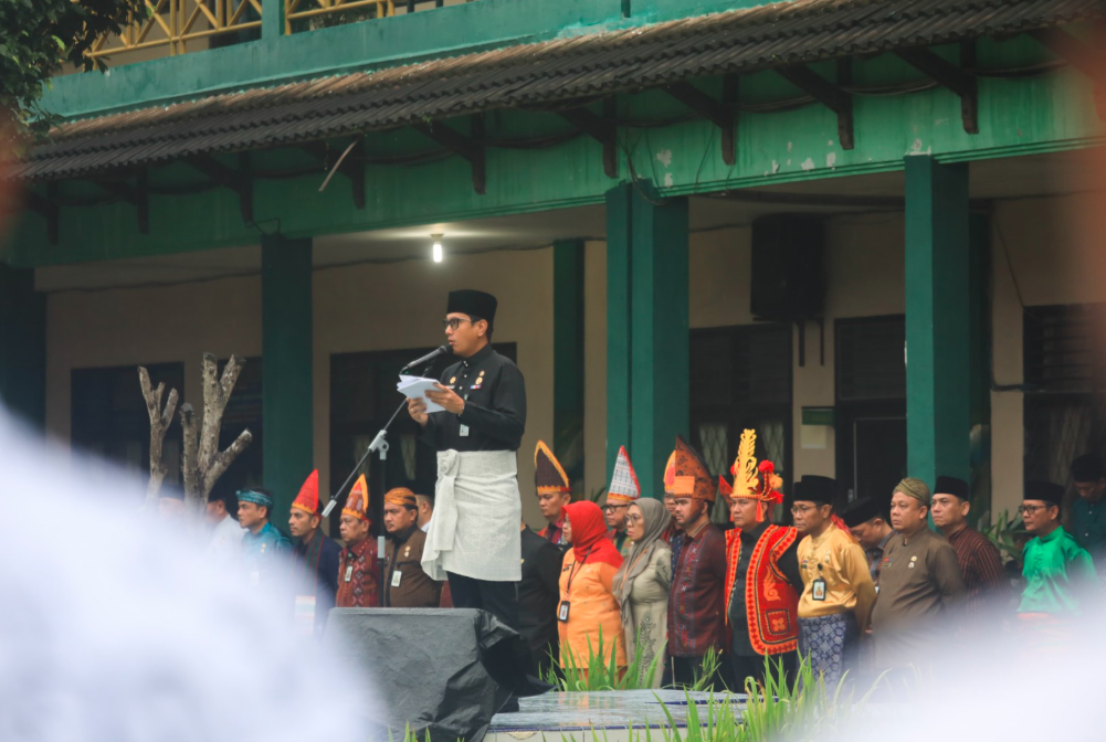 Dari Murid Jadi Wali Kota: Rico Waas Rayakan Hari Guru dengan Haru