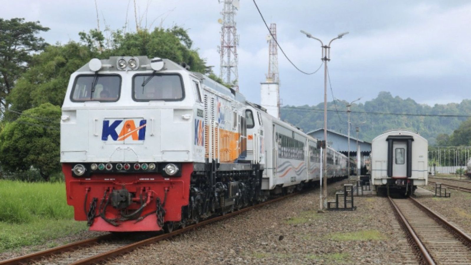 Liburan Akhir Tahun Tanpa Kemacetan: Destinasi dan Transportasi Umum di Indonesia