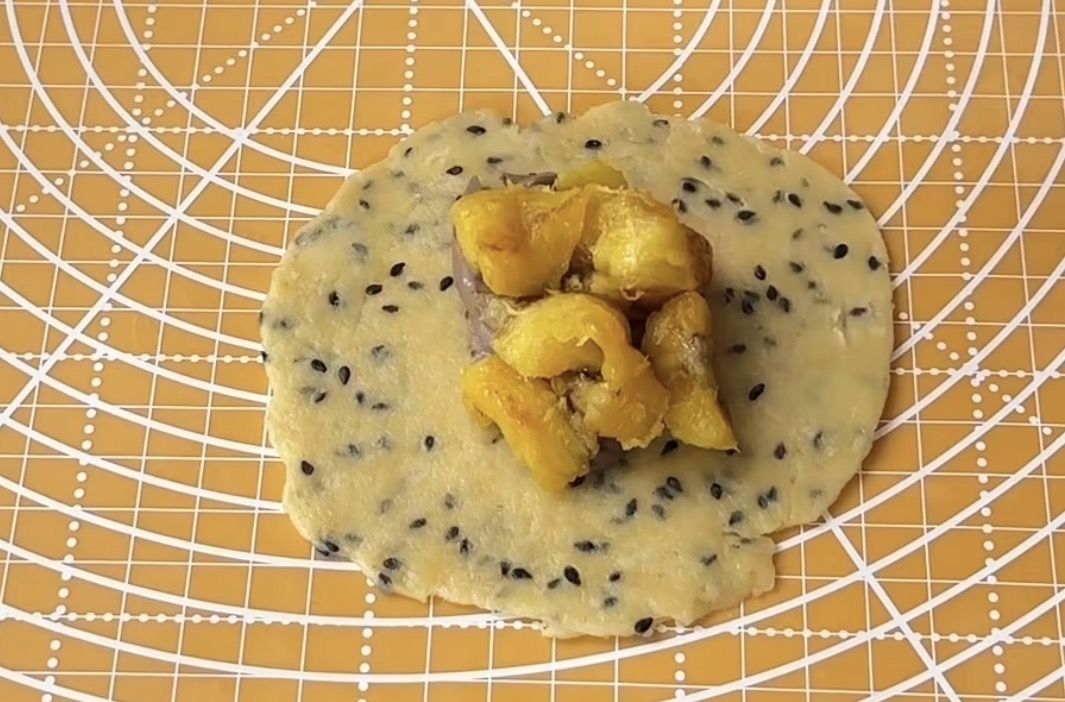 Renyah dan Manis! Begini Resep Pastel Pisang Cokelat yang Bikin Susah Berhenti Ngemil