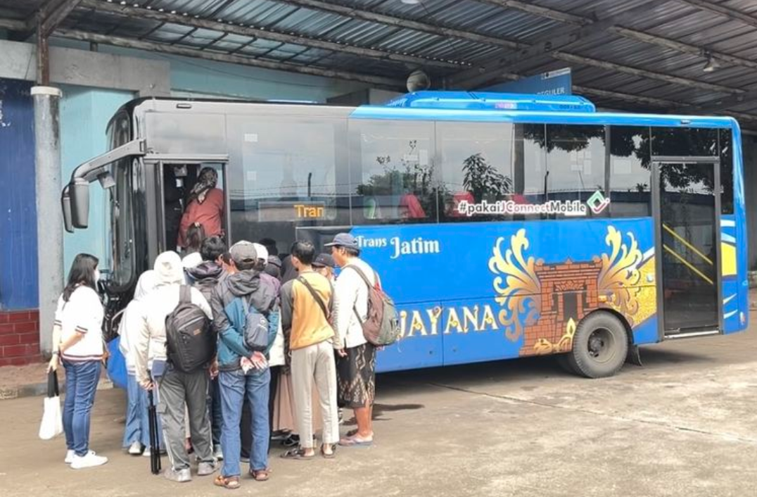 Terminal Batu Kebanjiran Penumpang, Warga Rela Antre 1,5 Jam untuk Coba Trans Jatim