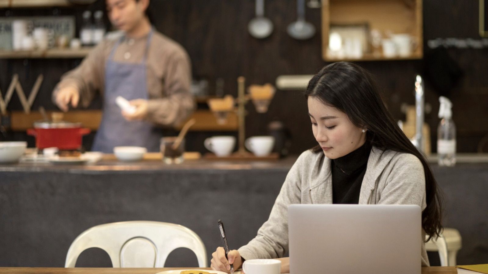 Bekerja di Coffee Shop: Mengapa Lebih Produktif dan Menyenangkan