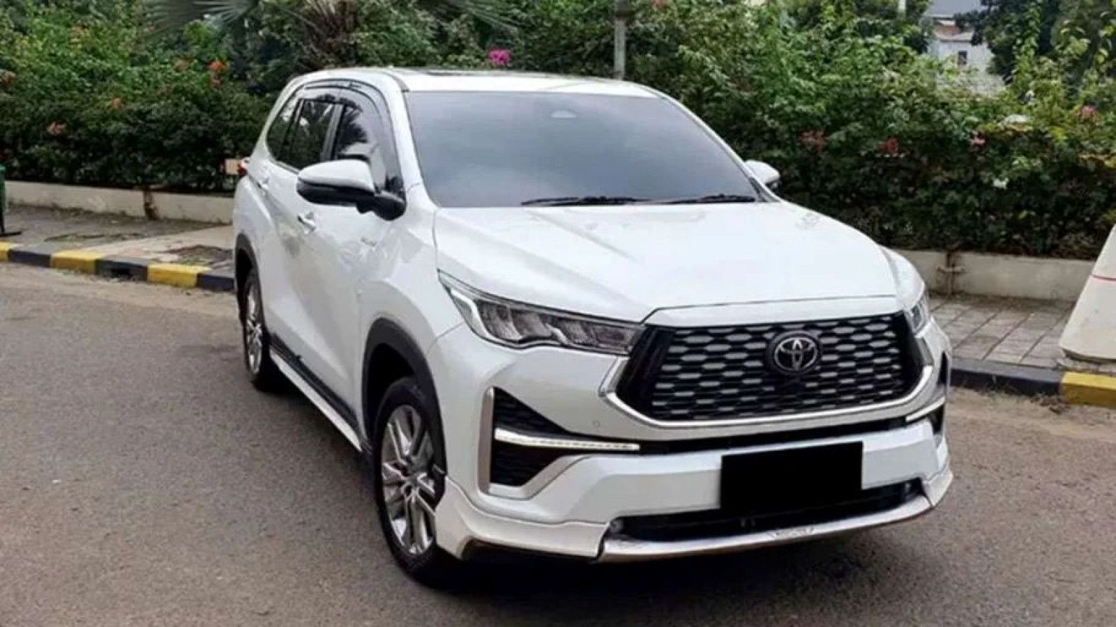 Diskon Menarik untuk Toyota Innova Zenix di Gaikindo Jakarta Auto Week 2025