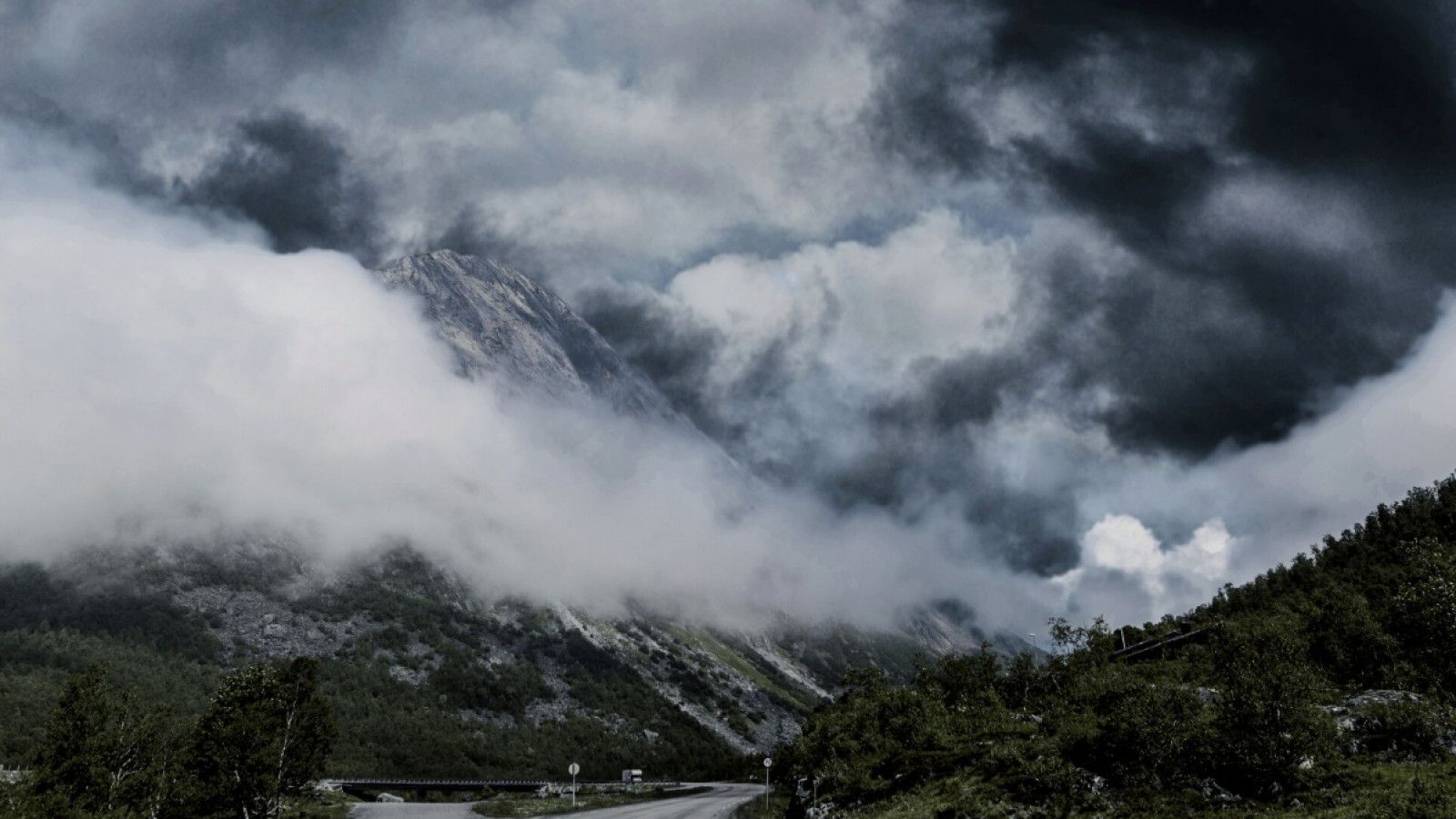 BMKG Peringatkan Cuaca Ekstrem di 2026: Perlu Kesiapan Menghadapi Risiko Bencana Alam