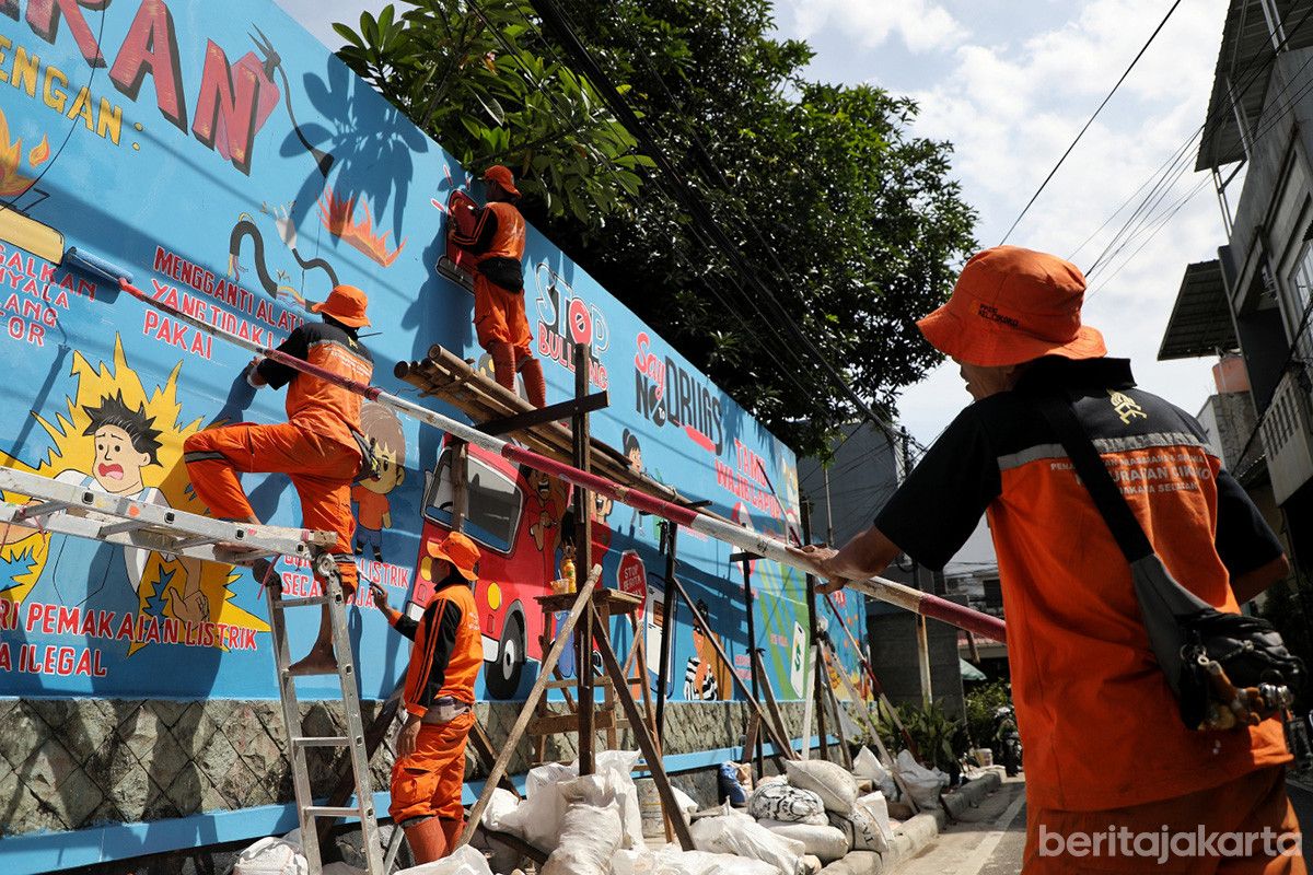 Seni Mural Hiasi Penataan Kawasan Jalan Cikoko Barat 1