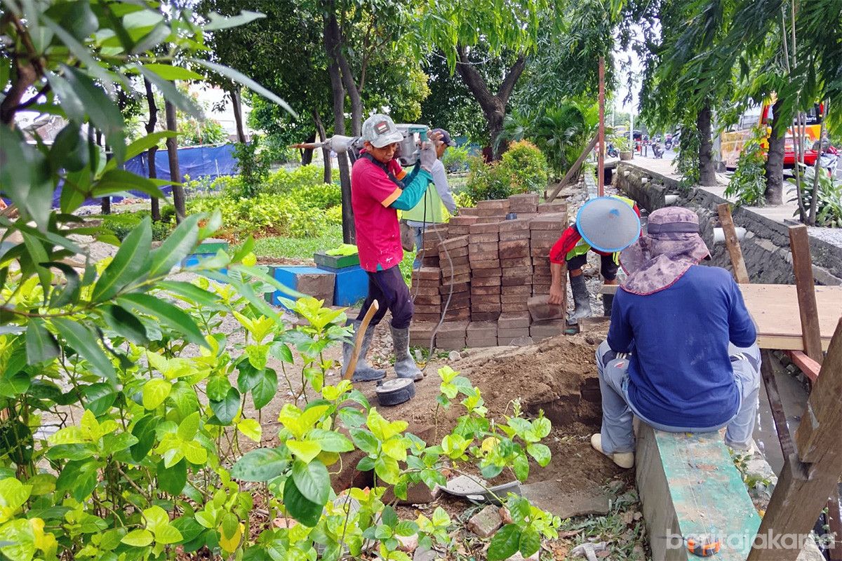 Seni Mural Hiasi Penataan Kawasan Jalan Cikoko Barat 1