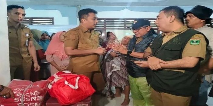 Wakil Gubernur Sumbar Datangi dan Beri Bantuan Kepada Korban Banjir di Nagari Kampung Galapuang Kabupaten Padang Pariaman